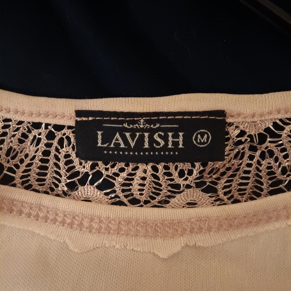 A pink lace blouse - Picture 3 of 13